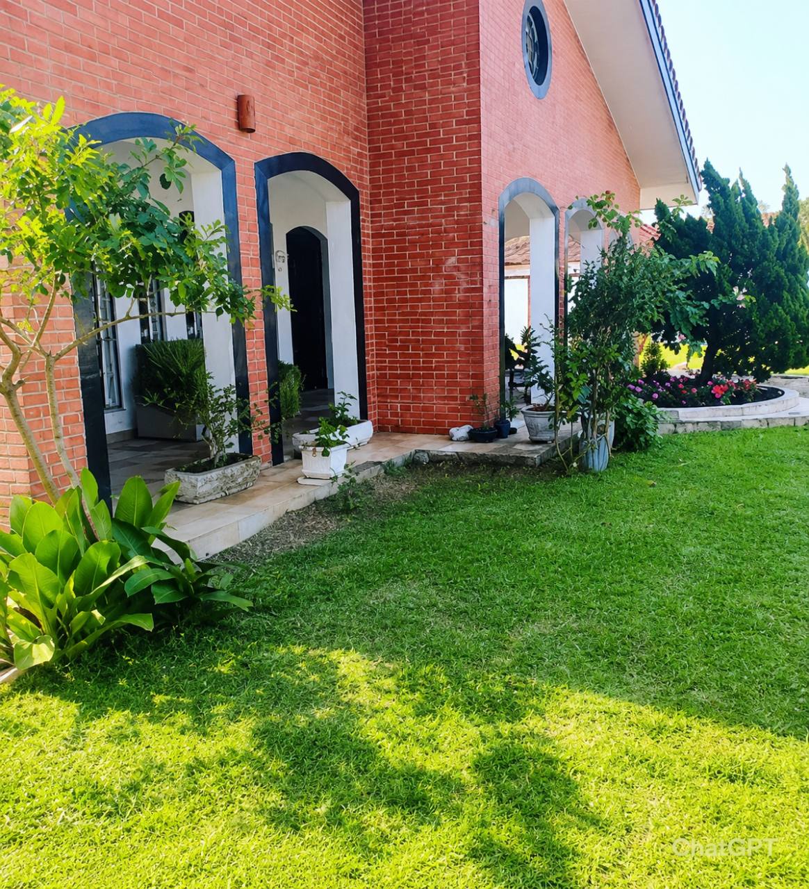 Jardim e entrada da Casa de Repouso Paraíso